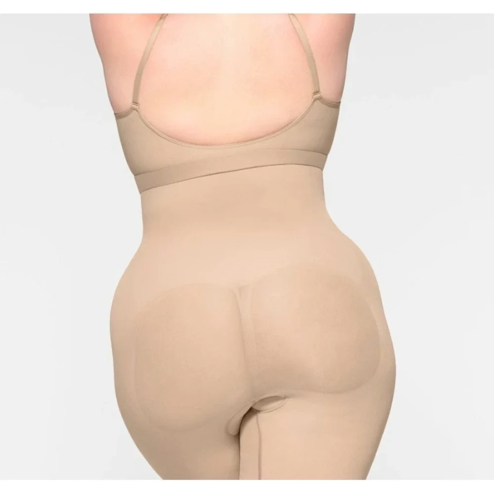 Skims Seamsless Sculpt High Waisted Above The Knee Shorts‎ Mica, 2XL